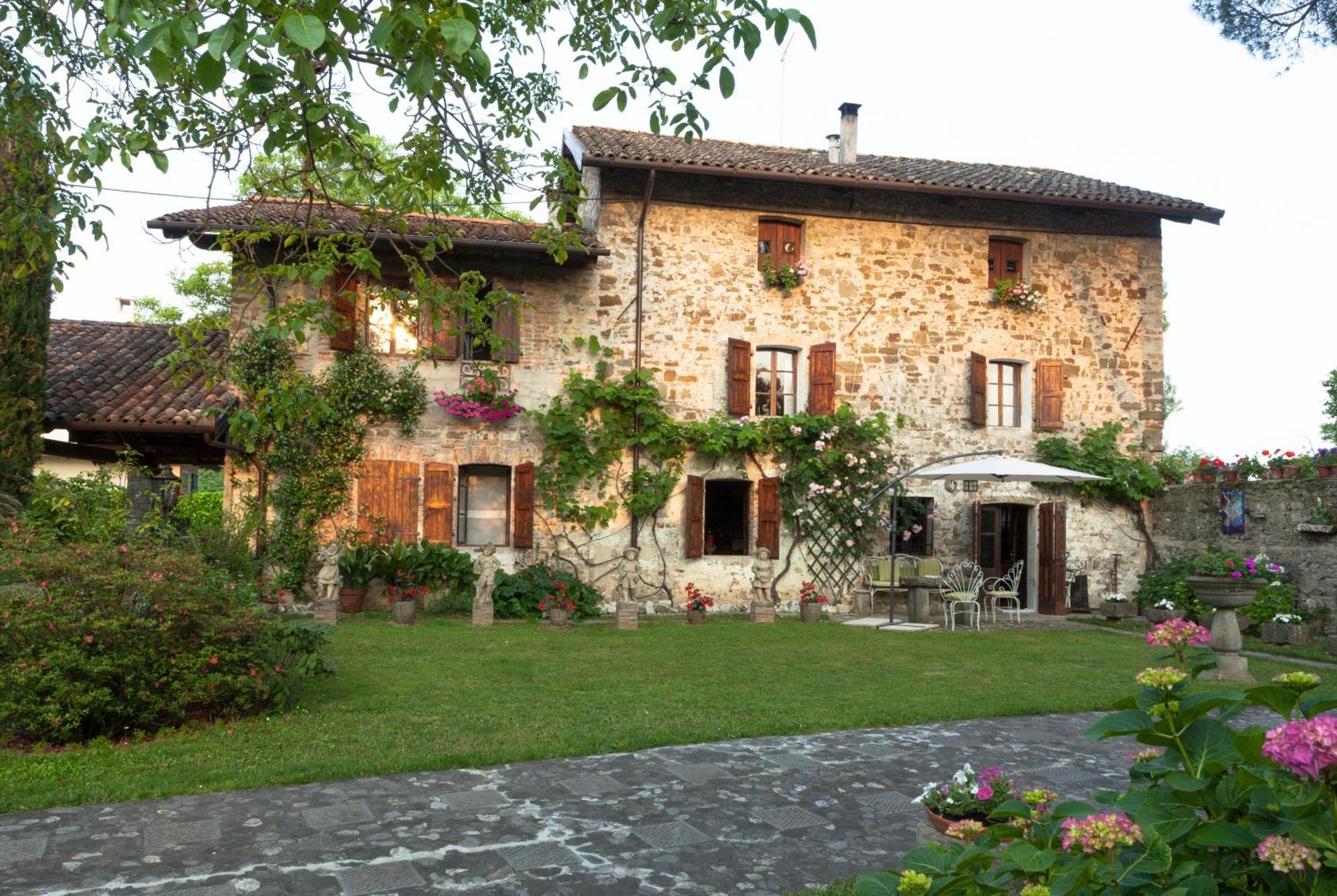 B&B La Casa Del Sole Manzano 外观 照片
