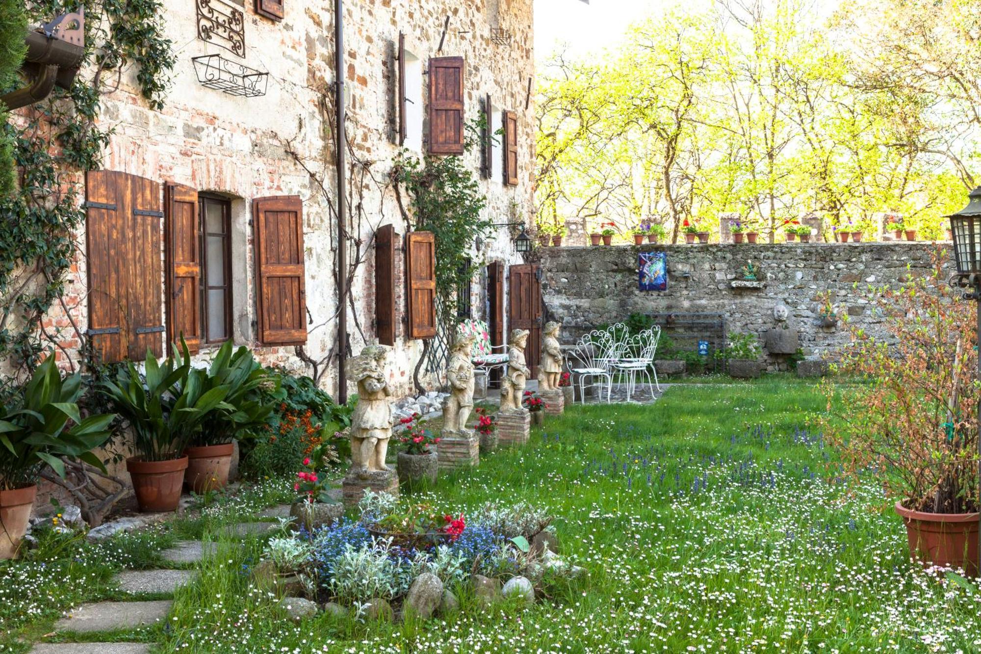B&B La Casa Del Sole Manzano 外观 照片