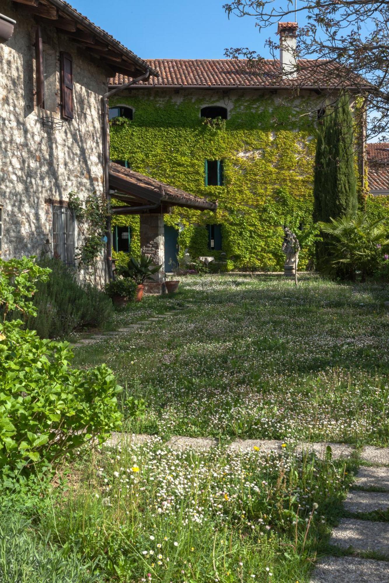 B&B La Casa Del Sole Manzano 外观 照片