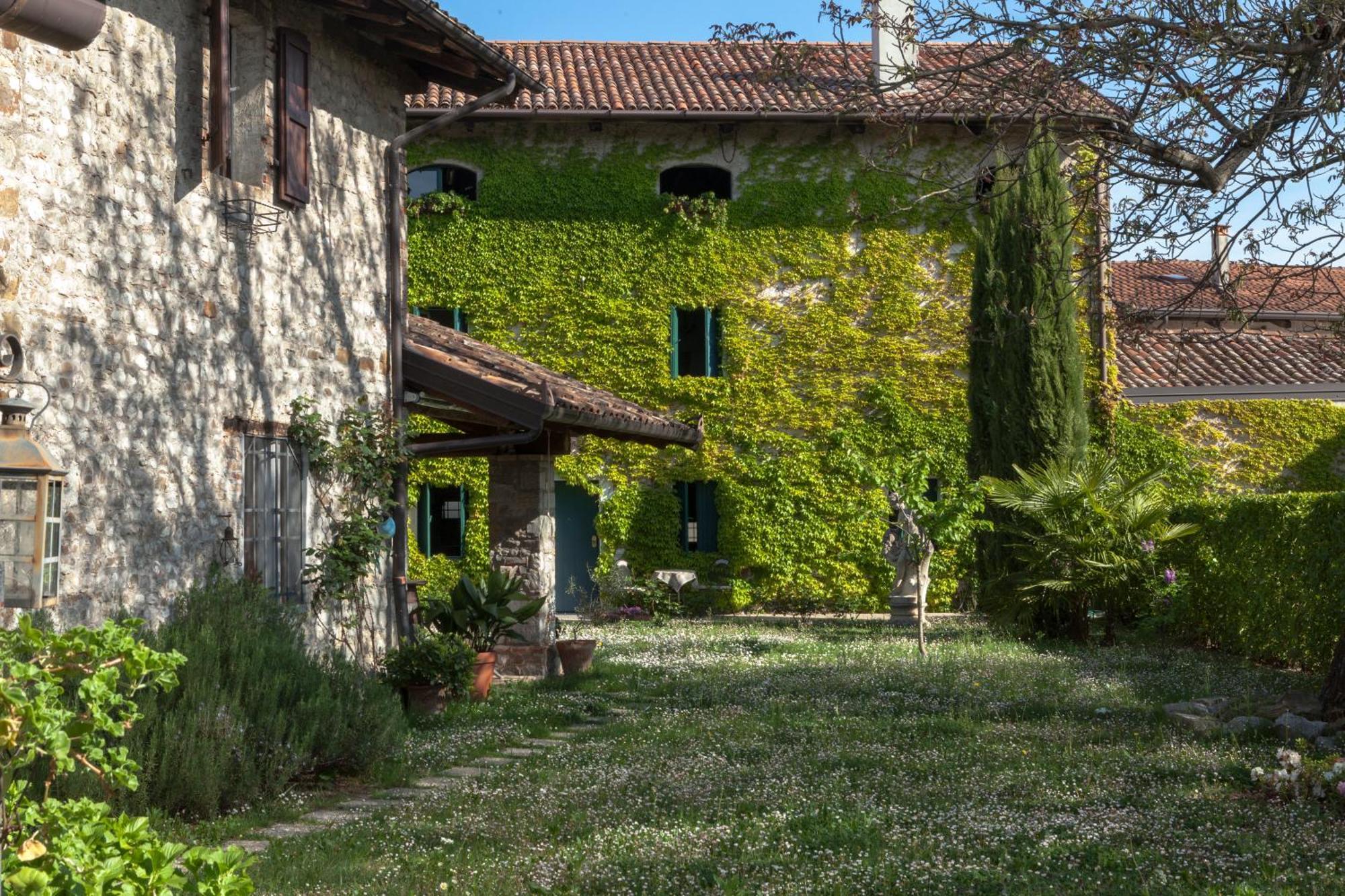 B&B La Casa Del Sole Manzano 外观 照片