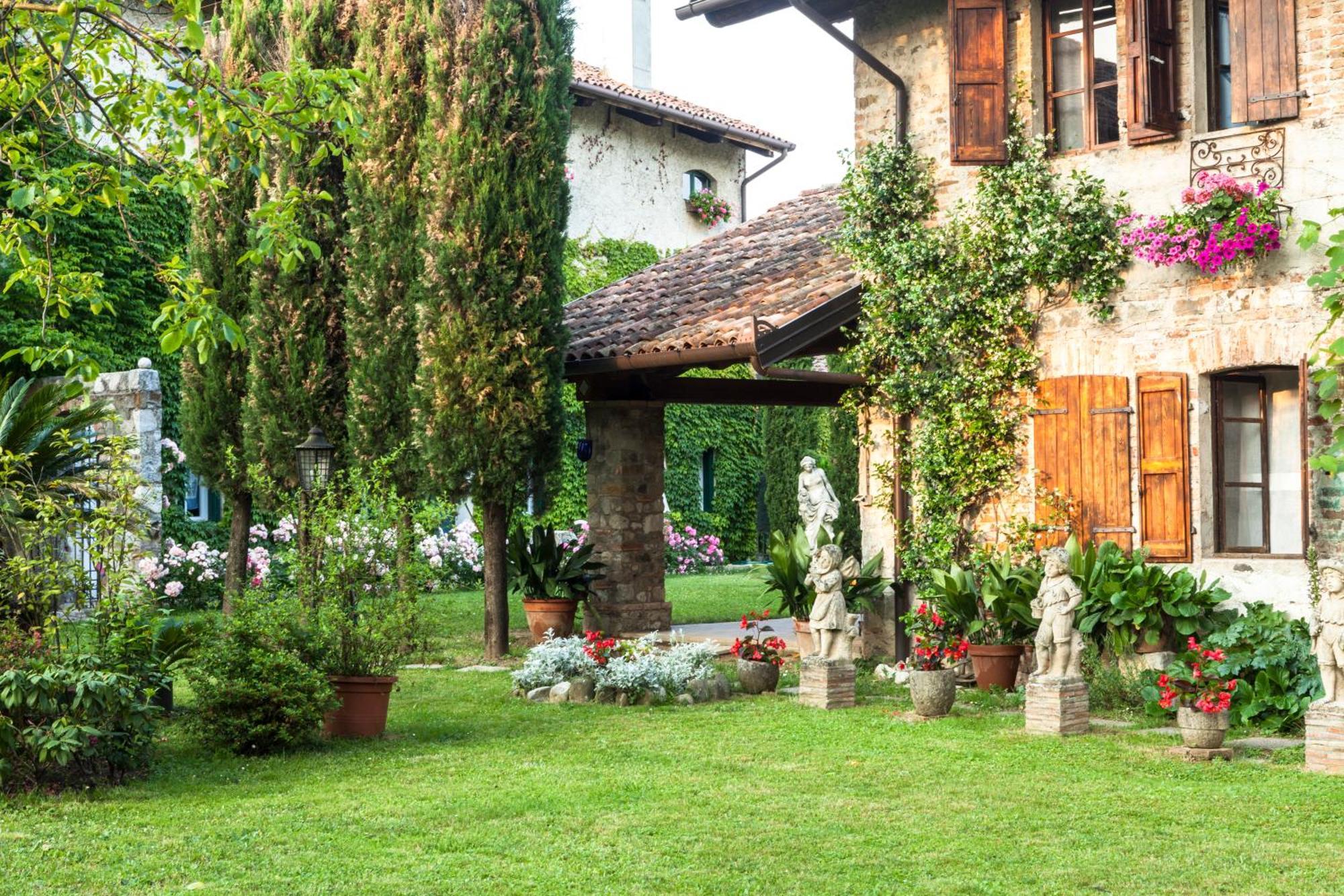 B&B La Casa Del Sole Manzano 外观 照片