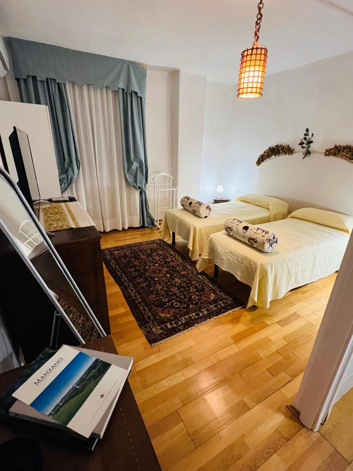 B&B La Casa Del Sole Manzano 外观 照片